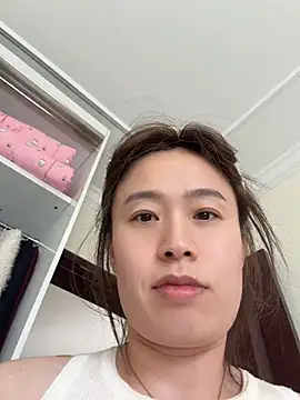 Saozi666 - 完成可选：挤奶水，口交黑鸡吧，黑鸡吧蹭逼，小粉插入M腿，小狗趴、双插票、口叼内裤