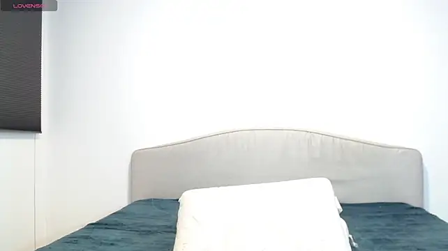 MelissaWaldorf - play with dildo