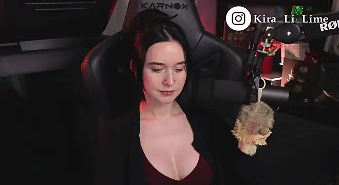 KiraLiLime - Breasts in oil with glitter (close angle