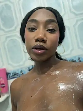 Ebony-petitee