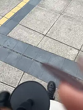 Elowen-520 - 马路边特写小穴3分钟