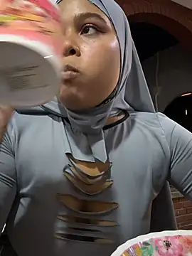 Aylin_arabic - Slowly suck on the toy