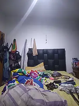 Sextatto - Mostrando el coño con lubricante