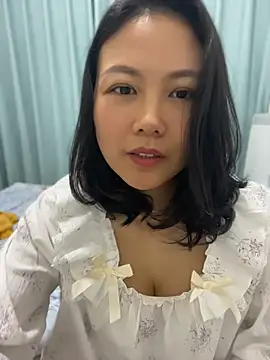Cucu25671 - 半裸手伸到内内里特写