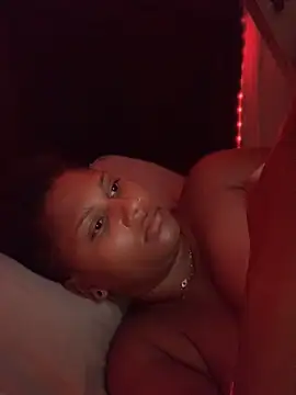 Madelltheebony - Massage my boobs with oil
