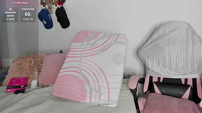 Mari-ross - Naked Cream Show