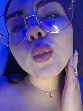 Julieth88_ - Harness on the ass + a furtive finger 🍑