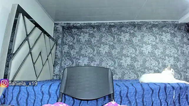 Daniela_x19 - show hot