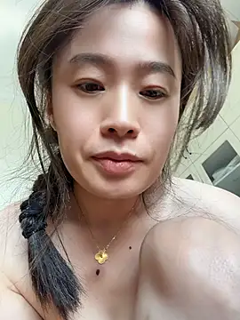 Saozi666 - 完成可选：挤奶水，口交黑鸡吧，黑鸡吧蹭逼，小粉插入M腿，小狗趴、双插票、口叼内裤