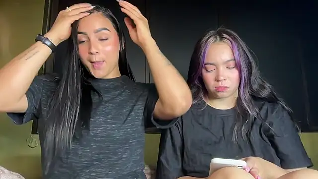 Ashlyrouxx - Scissor Position