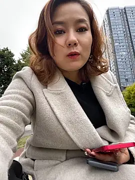 Elowen-520 - 马路边特写小穴3分钟
