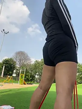 HoneyNana2000 - Let play and squirt public in the park💦