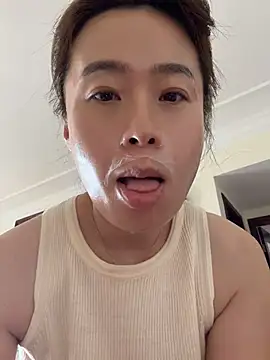 Saozi666 - 完成可选：挤奶水，口交黑鸡吧，黑鸡吧蹭逼，小粉插入M腿，小狗趴、双插票、口叼内裤