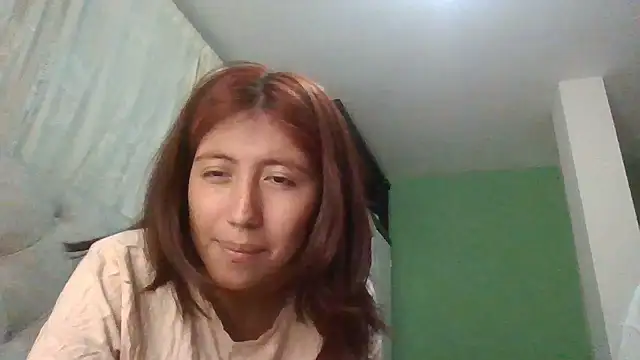 Sarah12333 - Pepino en la pussy