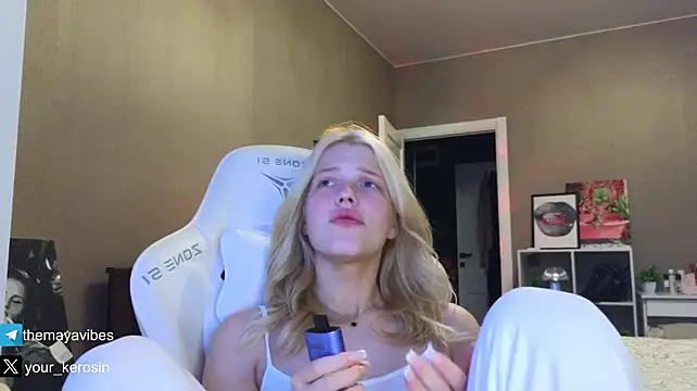 Maya_NextDoor - PUSSY PLAY