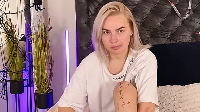EmmiLive - 🤪Make me wet 🤪