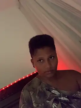 Madelltheebony - Massage my boobs with oil