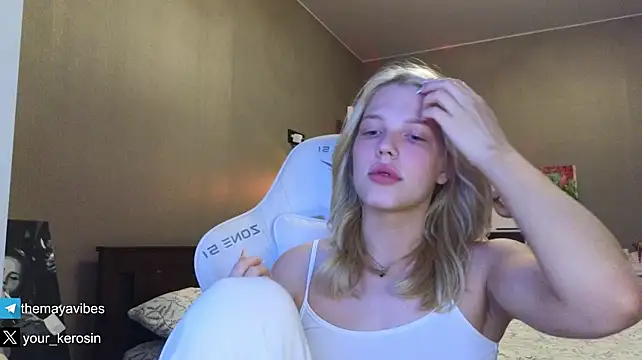 Maya_NextDoor - PUSSY PLAY