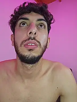 LeoyNicky98 - Open ass in 4 + oil 🍑 💦