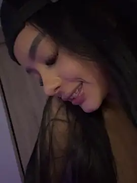 Kitty_Bliss - Put your tongue + fingers in me 😈