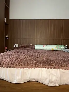 ROOMXXIX - Lick pussy