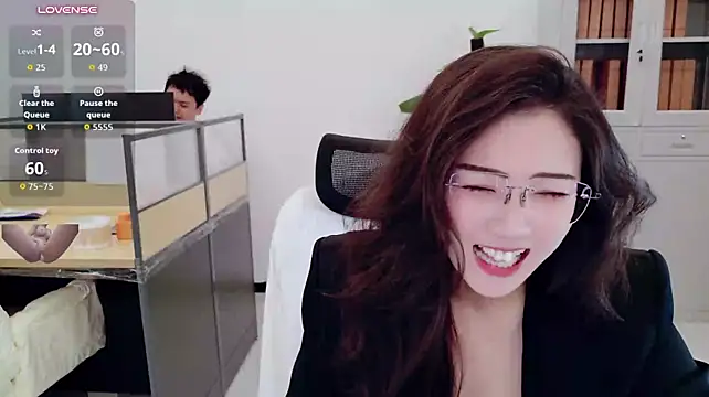 Yangyang-777 - 🎀上帝视角超级M腿无内内版大厅演出五分钟！
