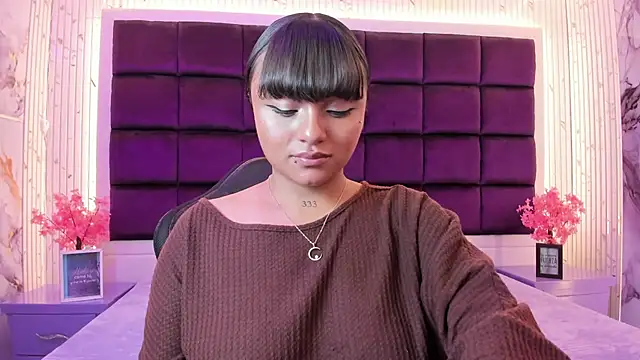 Sweelanna__ - Tease with my top… and lift it little