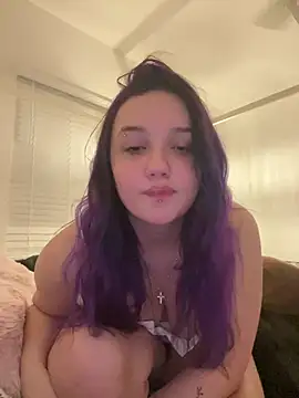 ErikaLuvX - use vibrator in pussy 2 mins😋