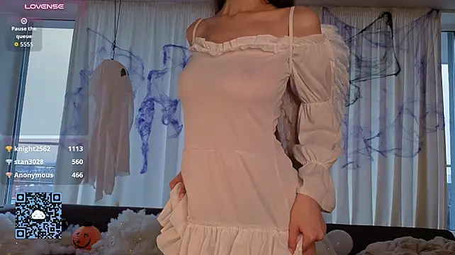 AliciaBrooks - show underboobs