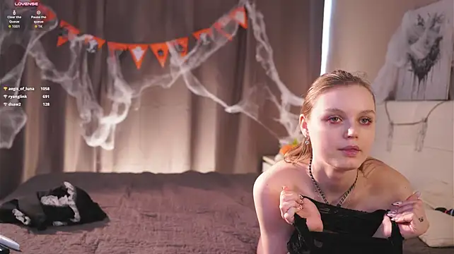 MandaReh - Luna slap's wet Lana's ass close to cam