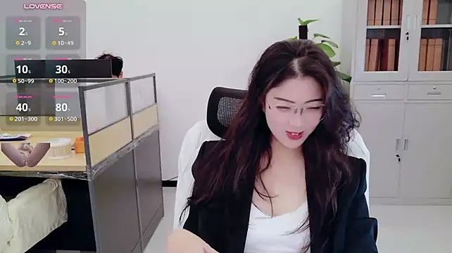 Yangyang-777 - 🎀上帝视角超级M腿无内内版大厅演出五分钟！