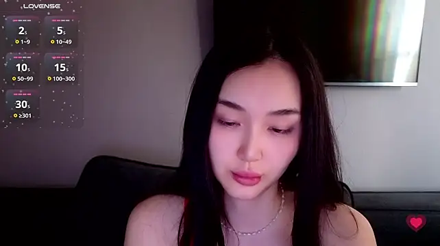 Nikky_drive - show legs