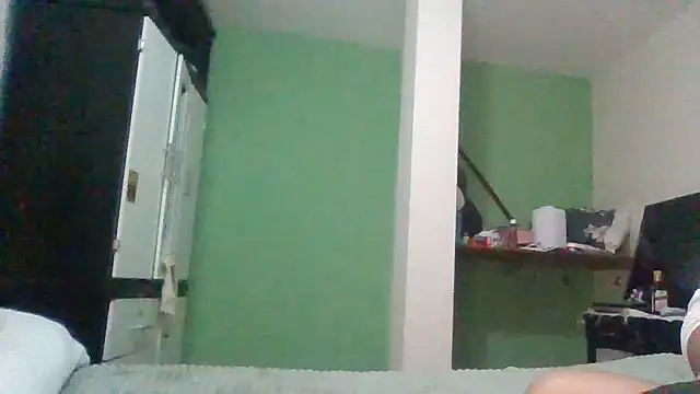 Sarah12333 - Pepino en la pussy