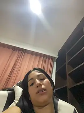 Skinny_liittle18 - show tits