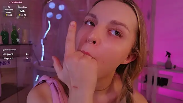 Reychellle - deep blowjob on the fingers