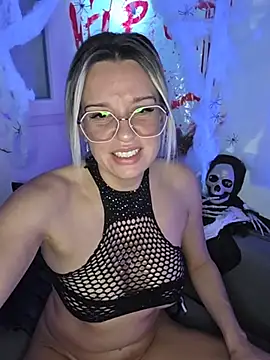 SpicyVicky - Déshabilles moi gros coquin
