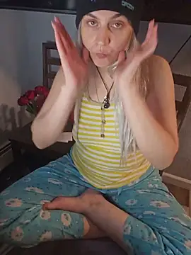 ScarletsWeb - usetipmenuSQUIRT highest tipper = :gift: