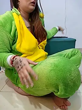 Kkendallclark - OPEN ASS IN DOGGY CLOSE FINGER 😋😈🍑