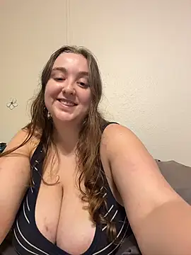 Caligirl9895 - tits out 5 mins-suck dildo/jiggle/pinch