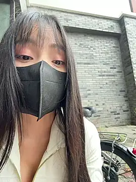 Xiao-Lin - 户外刺激脱上衣直播2分钟
