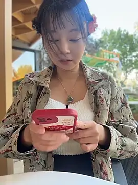 Bingbing6699 - 路边漏出全胸+性感揉胸