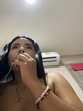 LovelyEyess - fingers in pussy