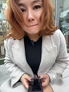 Elowen-520 - 马路边特写小穴3分钟