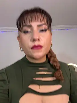 Kattaleya14 - Oil and bouncing my boobs