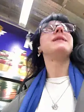 Only_April - Take off skirt in a public place+TWERK