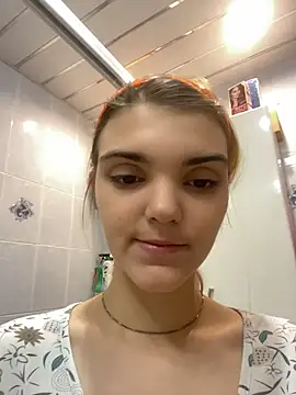 FlirtyLolaa - On a new phone (