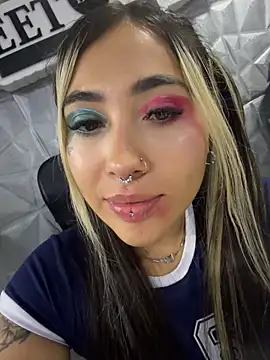 ManuelaVeeleez - blowjob and salive