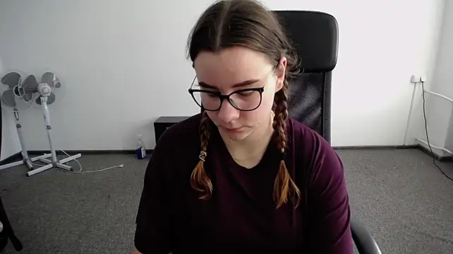 Littleviki7 - topless for 10 mins