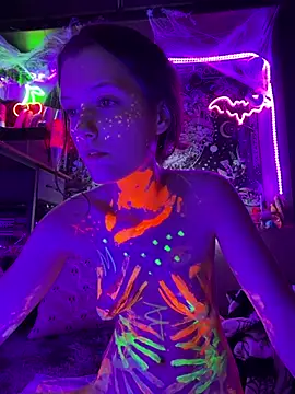 Lilactease - 🖌️🎨Lets play with UV body paint 🎨🖌️