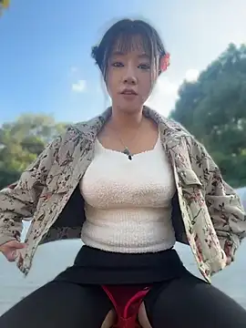 Bingbing6699 - 路边漏出全胸+性感揉胸